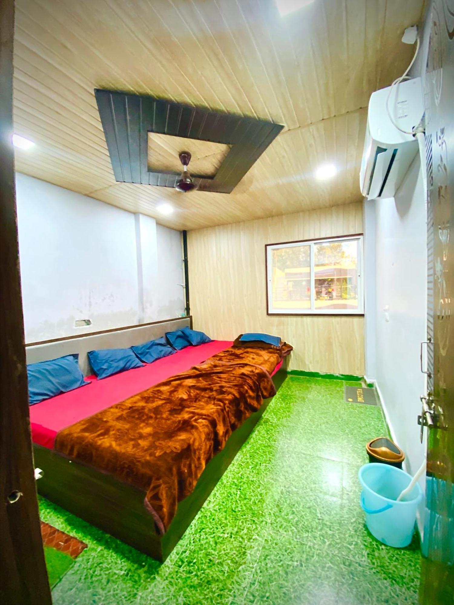 Hotel Ramghat View Ujjain Esterno foto